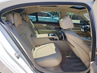 2018 BMW 7 Series Sedan 750i - miniatura 16