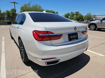 2018 BMW 7 Series Sedan 750i - miniatura 2