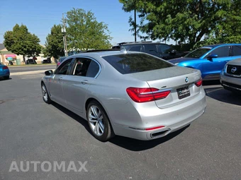 2018 BMW 7 Series Sedan 750i xDrive - miniatura 2