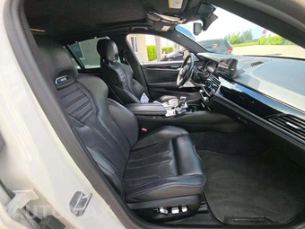 2018 BMW M5 Sedan - miniatura 18