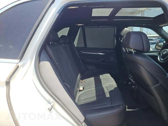 2018 BMW X5 Sports Activity Vehicle xDrive50i - miniatura 16
