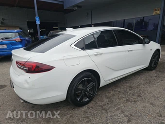 2018 Buick Regal Sportback Preferred Hatchback 1SB – miniatura 4