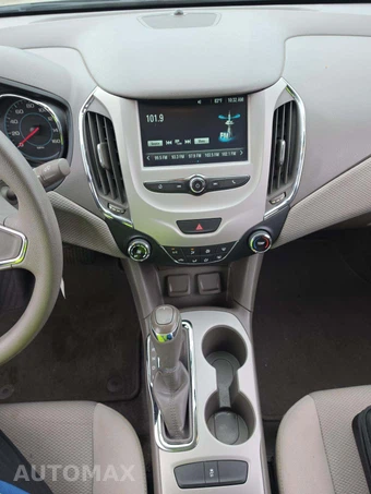 2018 Chevrolet Cruze LS Sedan 1SB - miniatura 10