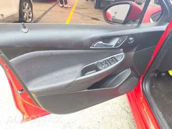 2018 Chevrolet Cruze LT Hatchback 1SD – miniatura 9