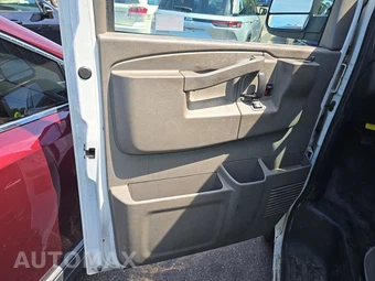 2018 Chevrolet Express 2500 Cargo Van 1WT 135.0" WB - miniatura 3