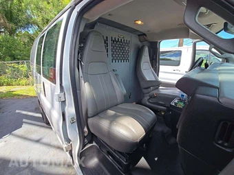 2018 Chevrolet Express 2500 Cargo Van 1WT 135.0" WB – miniatura 18