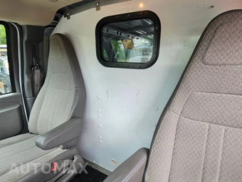 2018 Chevrolet Express 2500 Cargo Van 1WT 135.0" WB - miniatura 10