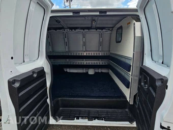2018 Chevrolet Express 2500 Cargo Van 1WT 135.0" WB - miniatura 12