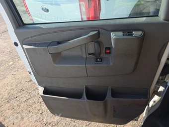 2018 Chevrolet Express 2500 Cargo Van 1WT 155.0" WB – miniatura 9