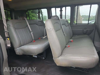 2018 Chevrolet Express 2500 Passenger Van LS 1LS 135.0" WB - miniatura 17