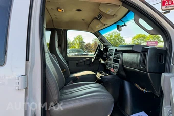 2018 Chevrolet Express 2500 Passenger Van LS 1LS 135.0" WB - miniatura 11