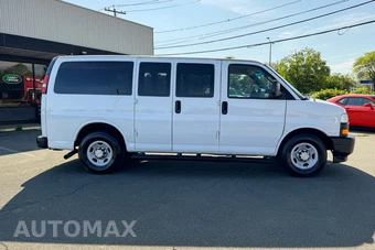 2018 Chevrolet Express 2500 Passenger Van LS 1LS 135.0" WB - miniatura 3