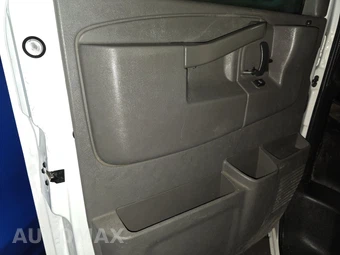 2018 Chevrolet Express 2500 Passenger Van LT 1LT 135.0" WB - miniatura 9