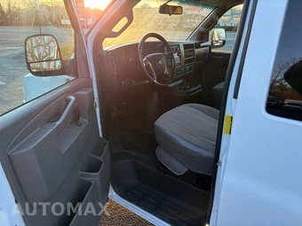 2018 Chevrolet Express 2500 Passenger Van LT 1LT 135.0" WB - miniatura 17