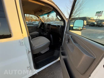 2018 Chevrolet Express 2500 Passenger Van LT 1LT 135.0" WB - miniatura 28