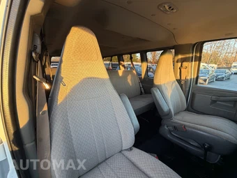 2018 Chevrolet Express 2500 Passenger Van LT 1LT 135.0" WB - miniatura 30