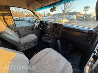 2018 Chevrolet Express 2500 Passenger Van LT 1LT 135.0" WB - miniatura 31