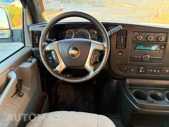 2018 Chevrolet Express 2500 Passenger Van LT 1LT 135.0" WB - miniatura 37