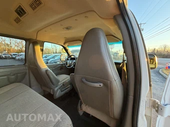 2018 Chevrolet Express 2500 Passenger Van LT 1LT 135.0" WB - miniatura 44