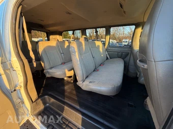 2018 Chevrolet Express 2500 Passenger Van LT 1LT 135.0" WB - miniatura 46