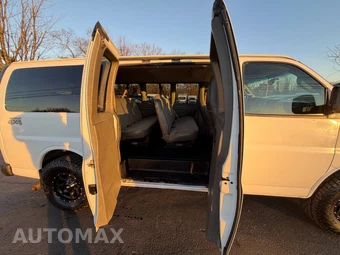 2018 Chevrolet Express 2500 Passenger Van LT 1LT 135.0" WB - miniatura 47