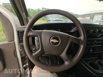 2018 Chevrolet Express 3500 Cutaway 1WT - miniatura 10