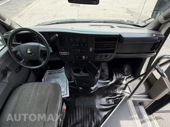 2018 Chevrolet Express 4500 Cutaway 2WT DRW - miniatura 11