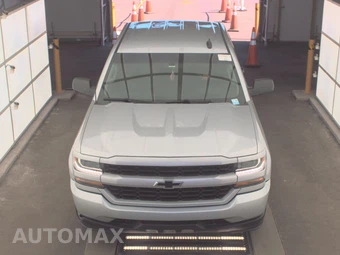 2018 Chevrolet Silverado 1500 Custom Crew Cab Short Bed 1CX – miniatura 2