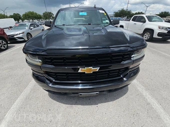 2018 Chevrolet Silverado 1500 Custom Extended Cab Medium Bed 1CX – miniatura 2