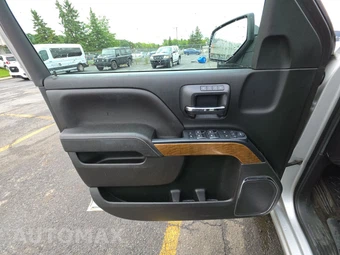 2018 Chevrolet Silverado 1500 LTZ Crew Cab Short Bed 1LZ - miniatura 9