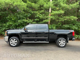 2018 Chevrolet Silverado 2500HD LTZ Crew Cab Medium Bed 1LZ - miniatura 3