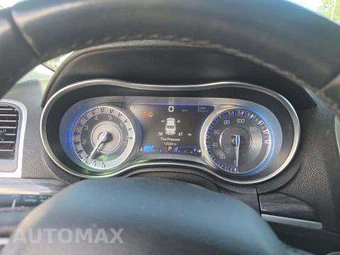 2018 Chrysler 300 Touring – miniatura 9