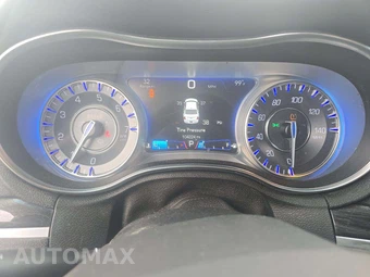 2018 Chrysler 300 Touring L – miniatura 6