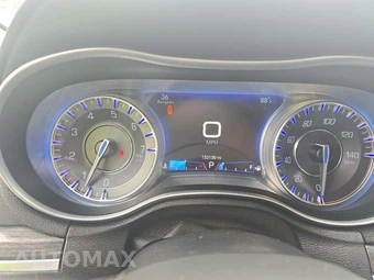 2018 Chrysler 300 Touring L – miniatura 9