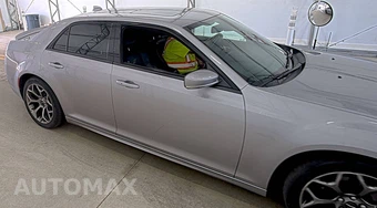 2018 Chrysler 300S – miniatura 3