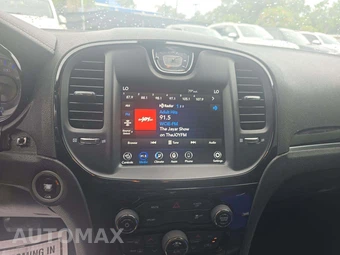 2018 Chrysler 300S - miniatura 10