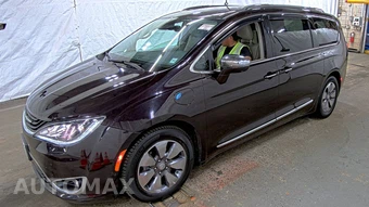 2018 Chrysler Pacifica Hybrid Limited 121.6" WB