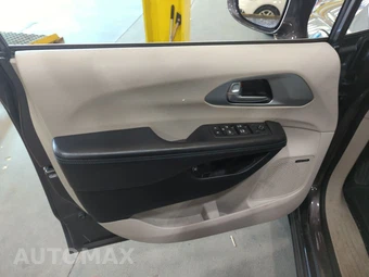 2018 Chrysler Pacifica Hybrid Limited 121.6" WB - miniatura 17