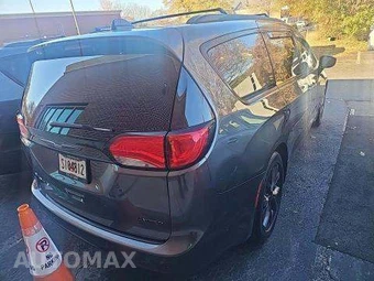 2018 Chrysler Pacifica Limited 121.6" WB – miniatura 3