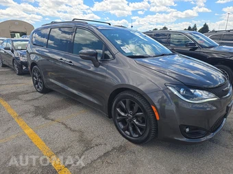 2018 Chrysler Pacifica Limited 121.6" WB – miniatura 3