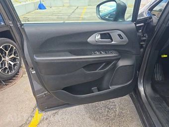 2018 Chrysler Pacifica Limited 121.6" WB – miniatura 9