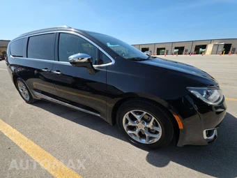 2018 Chrysler Pacifica Limited 121.6" WB – miniatura 3