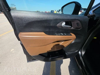 2018 Chrysler Pacifica Limited 121.6" WB – miniatura 9