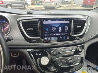 2018 Chrysler Pacifica Limited 121.6" WB - miniatura 10