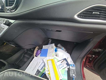 2018 Chrysler Pacifica Limited 121.6" WB - miniatura 20