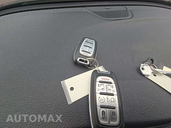 2018 Chrysler Pacifica Limited 121.6" WB - miniatura 8