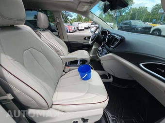 2018 Chrysler Pacifica Limited 121.6" WB – miniatura 19