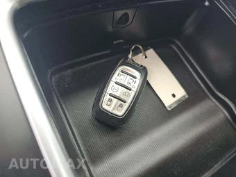2018 Chrysler Pacifica Limited 121.6" WB – miniatura 8