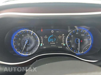 2018 Chrysler Pacifica Limited 121.6" WB – miniatura 9