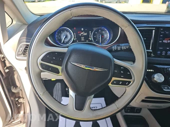 2018 Chrysler Pacifica Limited 121.6" WB – miniatura 10